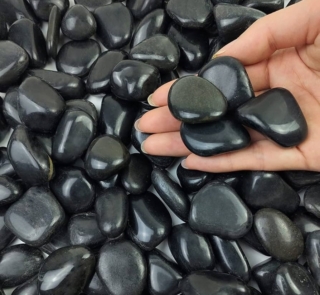 XC2408026 5 Black Pebbles 1
