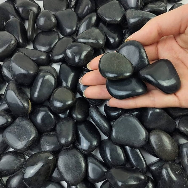 XC2408026 5 Black Pebbles 1